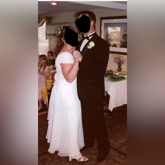 David’s Bridals Wedding Dress… size 16 altered to size 14